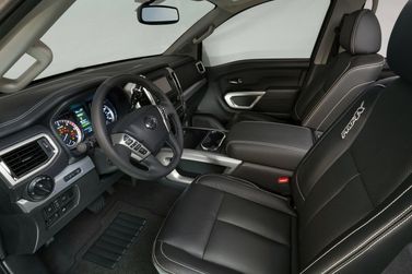 Nissan Titan II, Пикап двойная кабина — место водителя