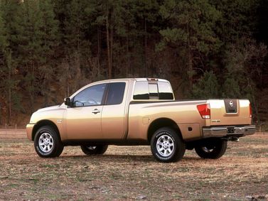 Nissan Titan I, Пикап полуторная кабина — вид сзади слева