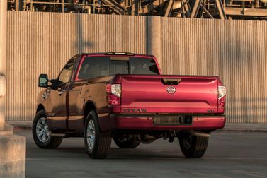 Nissan Titan II, Пикап одинарная кабина — вид сзади слева
