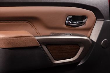 Nissan Titan II Рестайлинг, Пикап двойная кабина — деталь интерьера