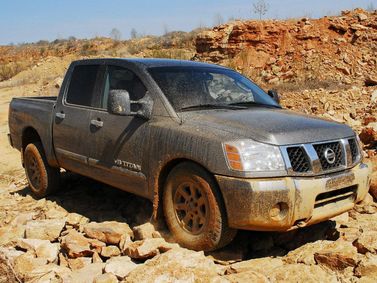 Nissan Titan I, Пикап двойная кабина — вид спереди справа