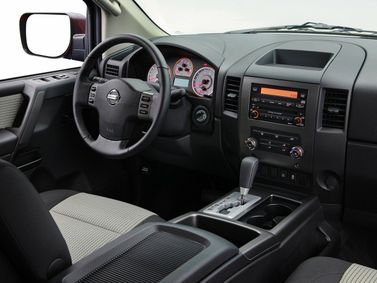 Nissan Titan I Рестайлинг, Пикап двойная кабина — место водителя