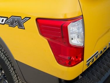 Nissan Titan II, Пикап двойная кабина — задний фонарь