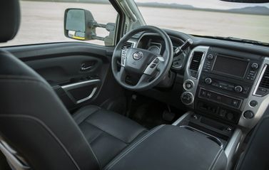 Nissan Titan II, Пикап двойная кабина — место водителя