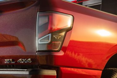 Nissan Titan II Рестайлинг, Пикап двойная кабина — задний фонарь