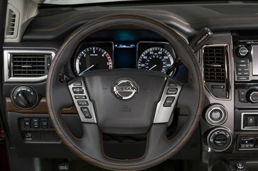 Nissan Titan II, Пикап двойная кабина — рулевое колесо