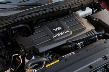 Nissan Titan II, Пикап одинарная кабина — моторный отсек