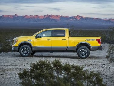 Nissan Titan II, Пикап двойная кабина — вид слева