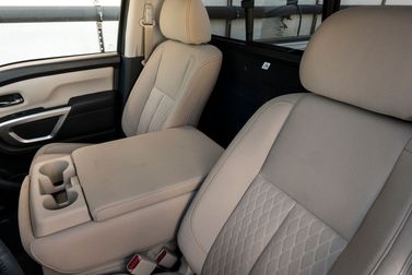 Nissan Titan II, Пикап одинарная кабина — передние сиденья