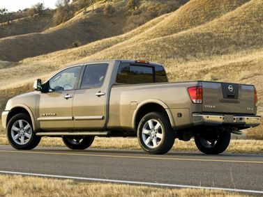 Nissan Titan I Рестайлинг, Пикап двойная кабина — вид сзади справа
