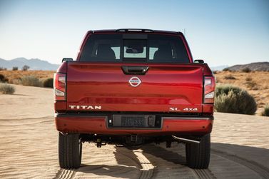 Nissan Titan II Рестайлинг, Пикап двойная кабина — вид сзади