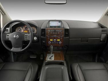 Nissan Titan I Рестайлинг, Пикап двойная кабина — передняя панель