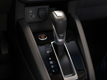 Nissan Versa ثالثاً، سيدان — محدد ناقل الحركة