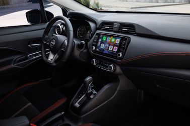 Nissan Versa ثالثاً فيس ليفت، سيدان — لوحة القيادة