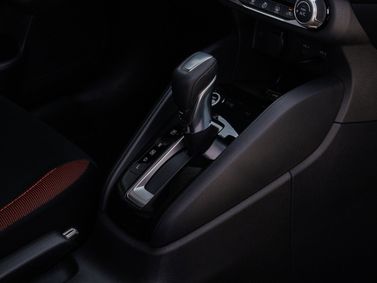Nissan Versa ثالثاً فيس ليفت، سيدان — محدد ناقل الحركة