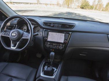 Nissan X-Trail ثالثاً فيس ليفت، دفع رباعي 5 أبواب — لوحة القيادة