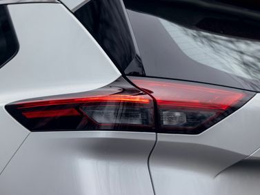 Nissan X-Trail رابعاً، دفع رباعي 5 أبواب — المصباح الخلفي