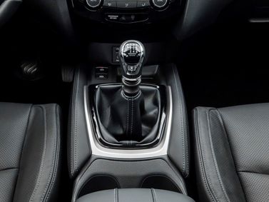 Nissan X-Trail ثالثاً فيس ليفت، دفع رباعي 5 أبواب — محدد ناقل الحركة