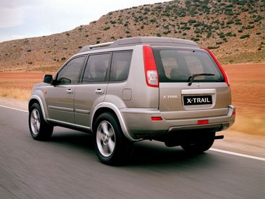 Nissan X-Trail I، دفع رباعي 5 أبواب — منظر خلفي أيسر