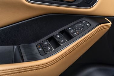 Nissan X-Trail رابعاً، دفع رباعي 5 أبواب — تفصيل داخلي