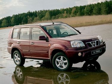 Nissan X-Trail I، دفع رباعي 5 أبواب — منظر أمامي أيمن