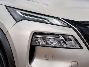 Nissan X-Trail رابعاً، دفع رباعي 5 أبواب — المصباح الأمامي