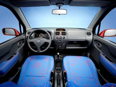 Opel Agila A، ميكرو فان — منظر عام للمقصورة