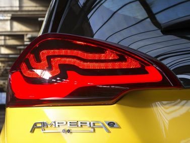 Opel Ampera II، هاتشباك 5 أبواب — المصباح الخلفي