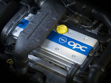 Opel Astra OPC H، هاتشباك 3 أبواب — حجرة المحرك