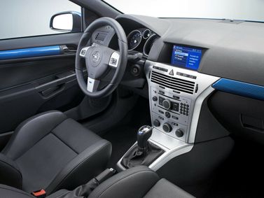 Opel Astra OPC H، هاتشباك 3 أبواب — منطقة السائق