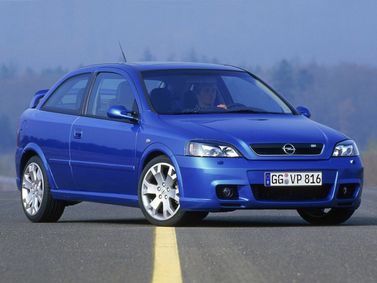 Opel Astra OPC G تجميل الوجه، هاتشباك 3 أبواب — منظر أمامي أيمن