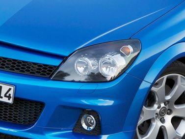 Opel Astra OPC H، هاتشباك 3 أبواب — الجزء الأمامي من السيارة عن قرب