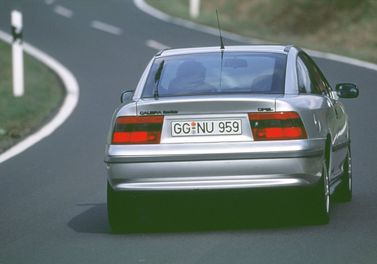 Opel Calibra، كوبيه — منظر خلفي أيمن