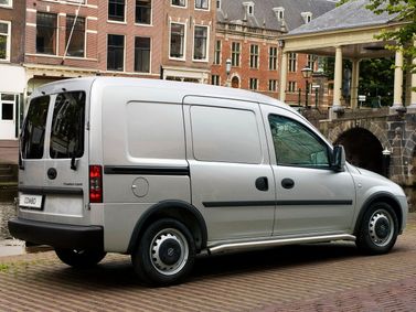 Opel Combo C تجميل الوجه، فان — منظر خلفي أيمن