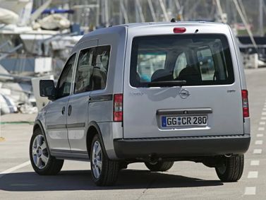 Opel Combo C تجميل الوجه، فان مدمج — منظر خلفي أيسر
