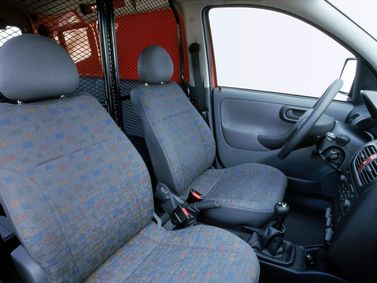 Opel Combo C، فان — المقاعد الأمامية