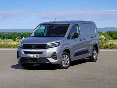 Opel Combo E Рестайлинг, Фургон XL — вид спереди в три четверти