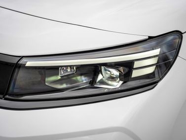 Opel Combo E Рестайлинг, Фургон XL — передняя фара