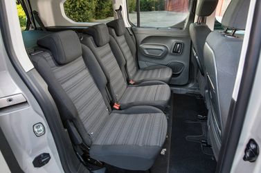 Opel Combo E, Компактвэн XL — задние сиденья
