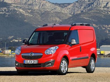 Opel Combo D، فان SWB — منظر أمامي أيمن
