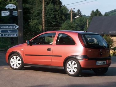 Opel Corsa C, Хэтчбек 3 дв. — вид сзади слева