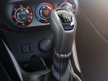 Opel Corsa OPC E، هاتشباك 3 أبواب — محدد ناقل الحركة