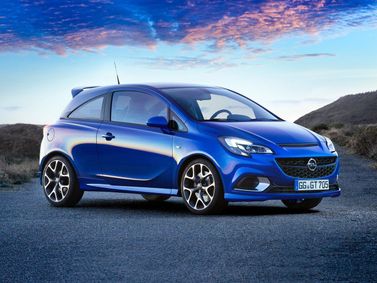 Opel Corsa OPC E، هاتشباك 3 أبواب — منظر أمامي أيمن