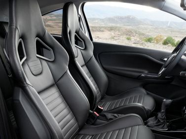 Opel Corsa OPC E، هاتشباك 3 أبواب — المقاعد الأمامية