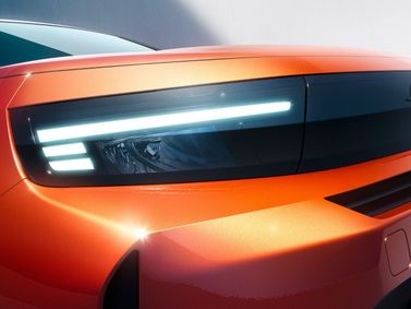 Opel Frontera III، دفع رباعي 5 أبواب — المصباح الأمامي