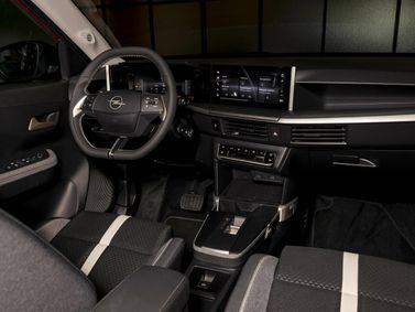 Opel Frontera III، دفع رباعي 5 أبواب — منطقة السائق
