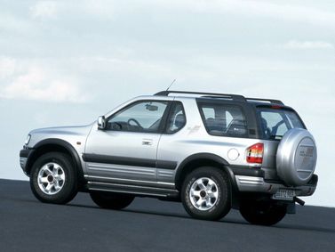 Opel Frontera B تجميل الوجه، دفع رباعي 3 أبواب — منظر خلفي أيسر