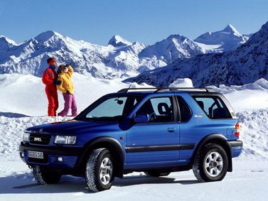 Opel Frontera B, Внедорожник 3 дв. — вид спереди слева