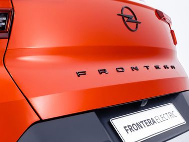 Opel Frontera III، دفع رباعي 5 أبواب — الجزء الخلفي من السيارة عن قرب