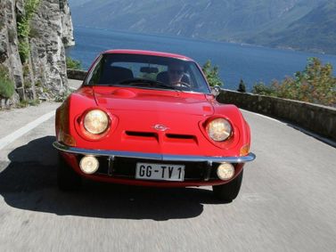 Opel GT I, Купе — вид спереди